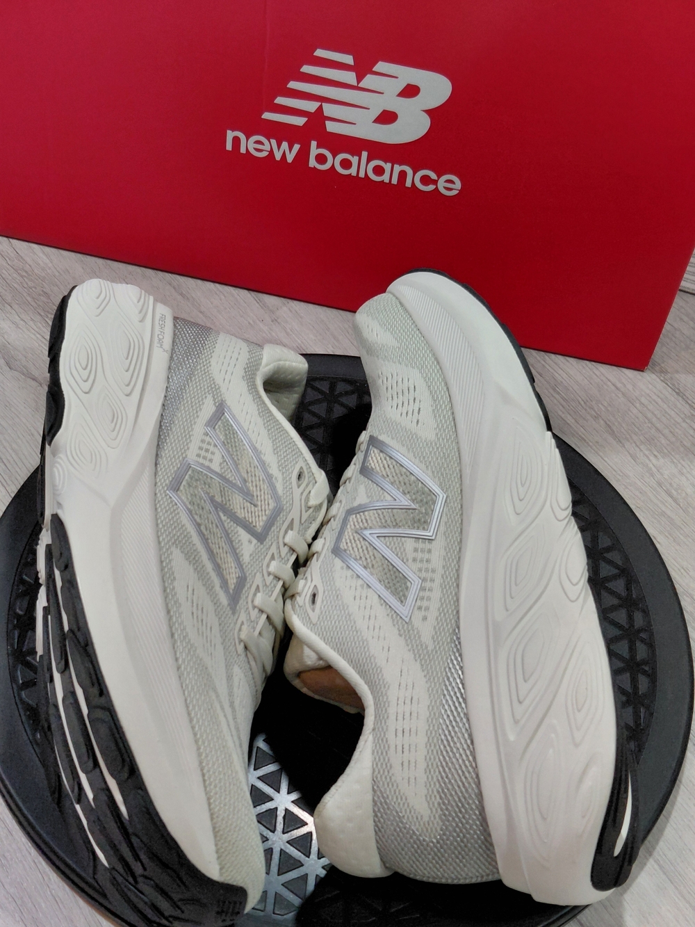 (NEW) New Balance Women Fresh Foam X 880v15 Running Shoes - Light Sage/Gray W8.5 - Picture 11 of 15